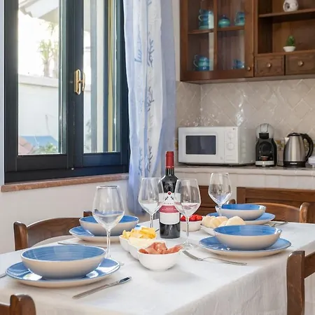 Ray - Front Row Beachfront With Garden Apartamento *