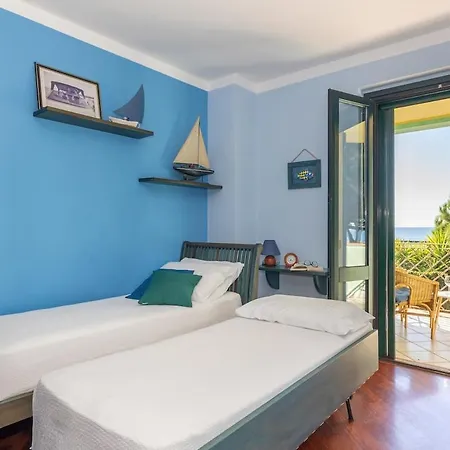 Apartamento Ray - Front Row Beachfront With Garden