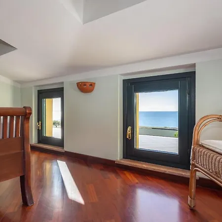 Ray - Front Row Beachfront With Garden Torre Grande