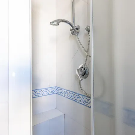 Ray - Front Row Beachfront With Garden Apartamento