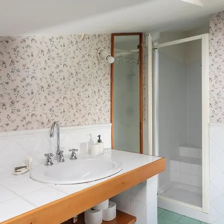 Ray - Front Row Beachfront With Garden Apartamento