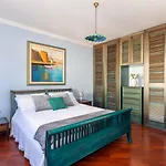 Ray - Front Row Beachfront With Garden *