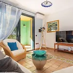 Ray - Front Row Beachfront With Garden *