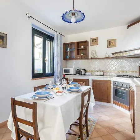 Ray - Front Row Beachfront With Garden Appartamento