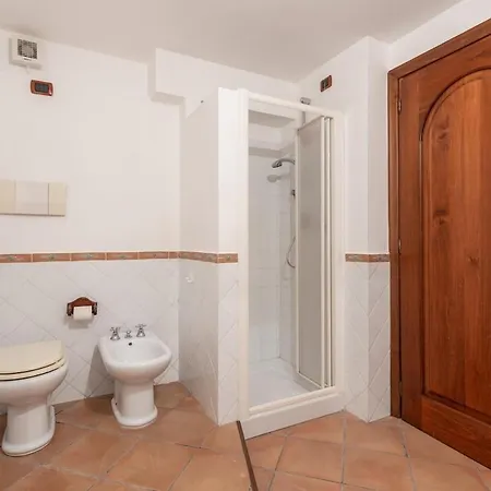 Ray - Front Row Beachfront With Garden דירה טורה גרנדה