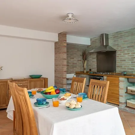 Ray - Front Row Beachfront With Garden *