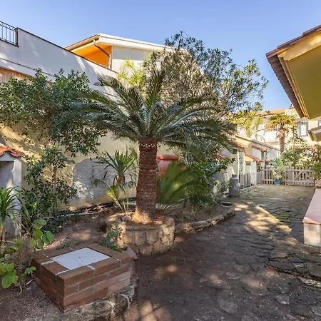 Appartamento Ray - Front Row Beachfront With Garden Torre Grande