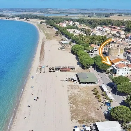 Apartmán Ray - Front Row Beachfront With Garden