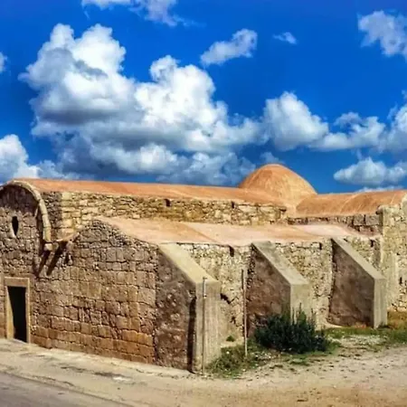 Ray - Front Row Beachfront With Garden *