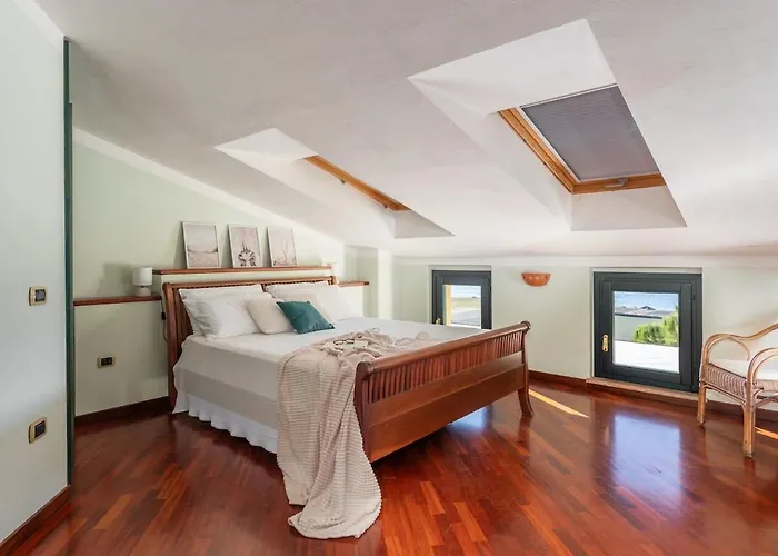 Ray - Front Row Beachfront With Garden *