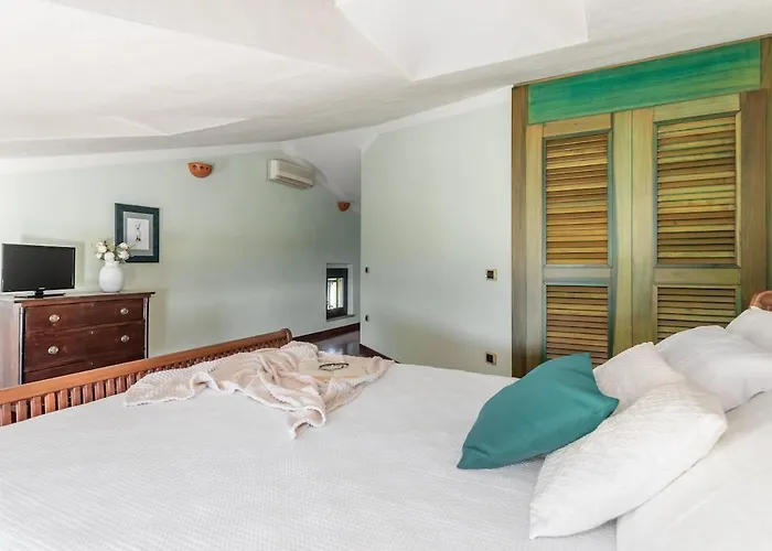 Ray - Front Row Beachfront With Garden *