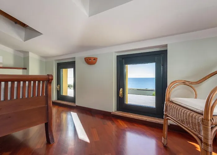 Ray - Front Row Beachfront With Garden Torre Grande