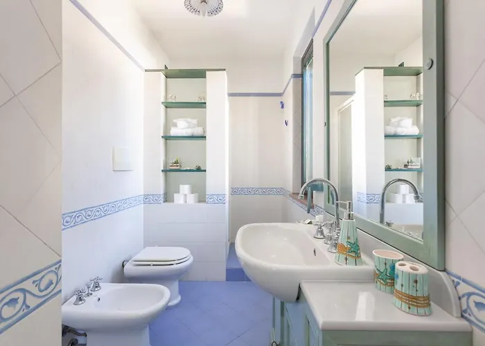 Ray - Front Row Beachfront With Garden *