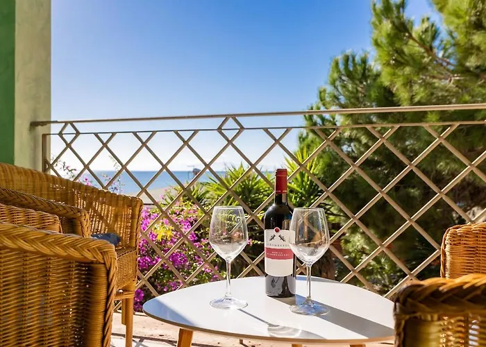 Appartamento Ray - Front Row Beachfront With Garden Torre Grande